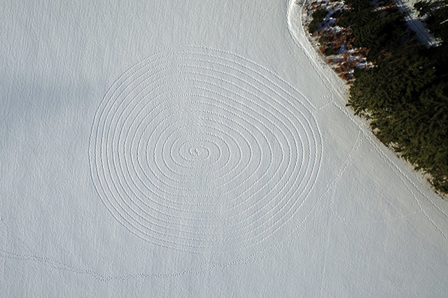 Kornkreis im Schnee entdeckt
